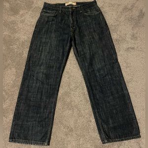 Dark Wash Levi’s 569 Loose Straight. 32x32. 10/10 condition.Beautiful Dark Blue.